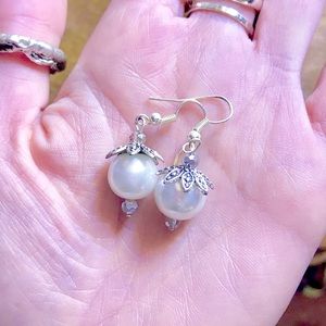 ☁️Simple pearl w/ crystal accent dangling earrings